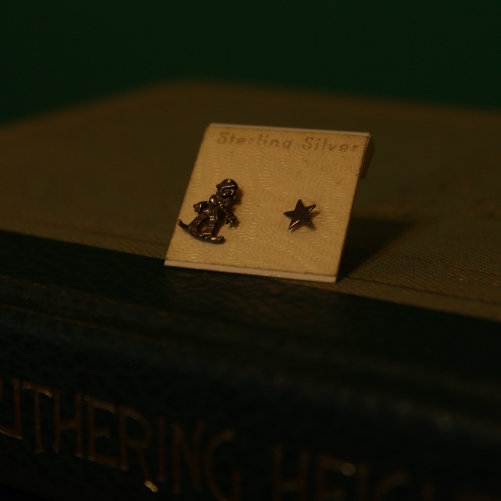 VINTAGE STERLING SILVER LITTLE PERSON SKIING AND A STAR MADE IN THAILAND